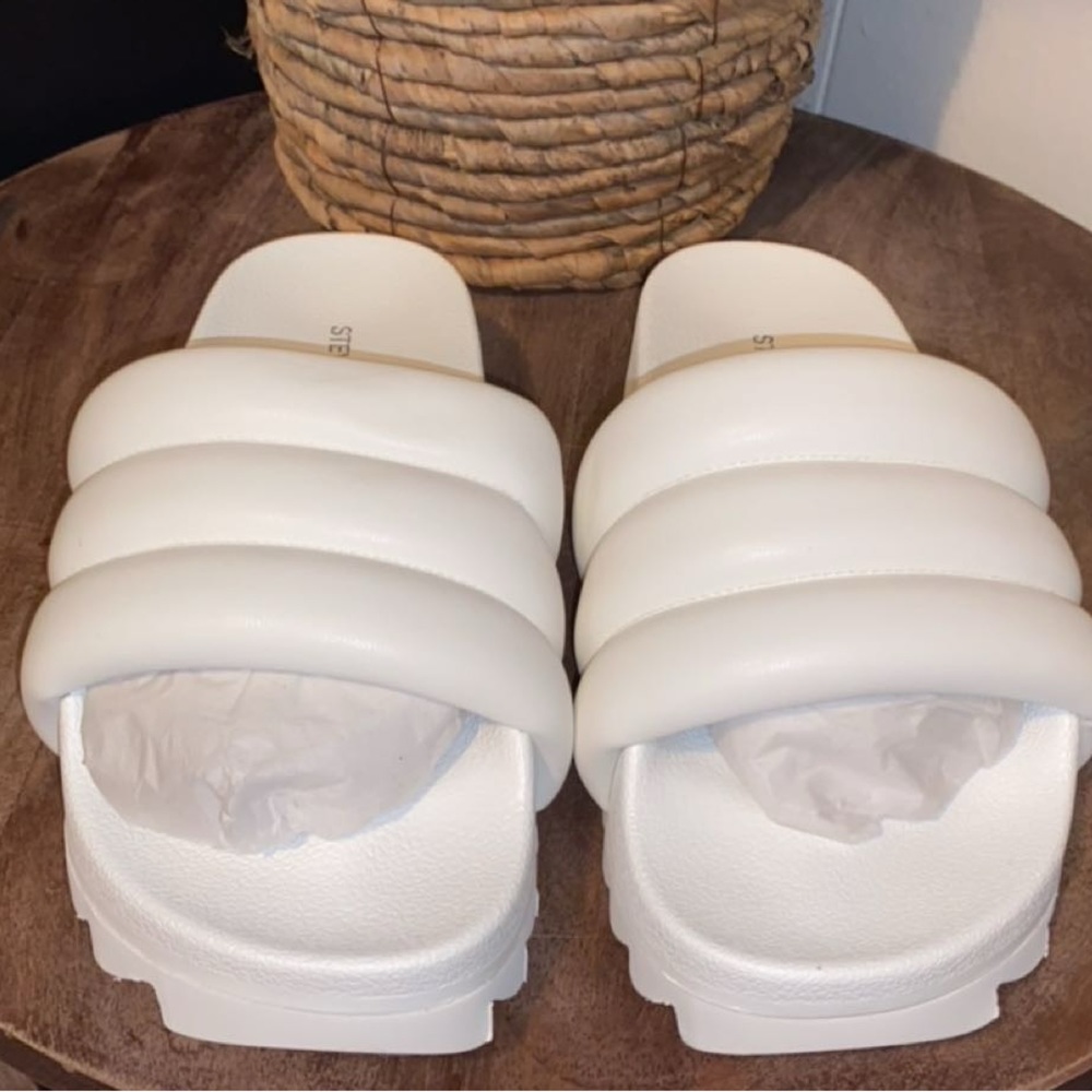 Cushion all white steve madden sandals
